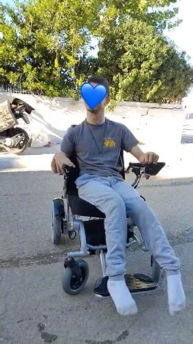 Όλοι μαζί καταφέραμε να πάρουμε ένα αναπηρικό αμαξίδιο στον Άγγελο