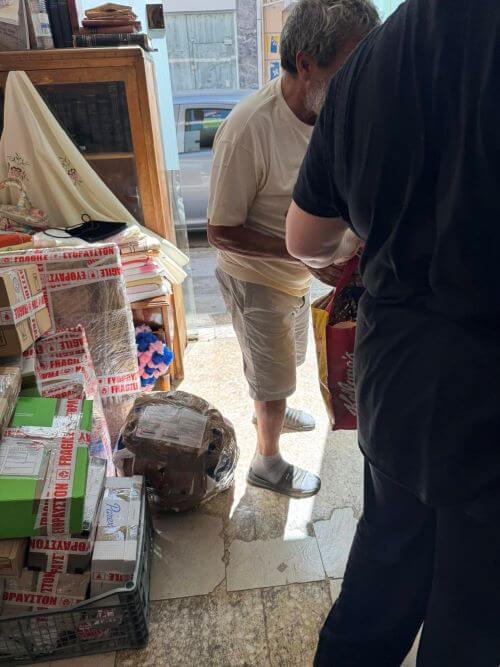 Παράδοση πραγμάτων προς πώληση για τα "προς το ζην"