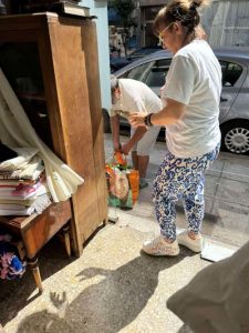 Παράδοση πραγμάτων προς πώληση για τα "προς το ζην"