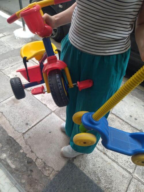 Παραδώσαμε ποδήλατα στα παιδιά πρόσφυγες σε στρατόπεδο συγκέντρωσης