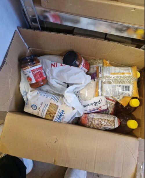 Παραδώσαμε τρόφιμα στους γείτονες μας που παλεύουν με θέματα υγείας