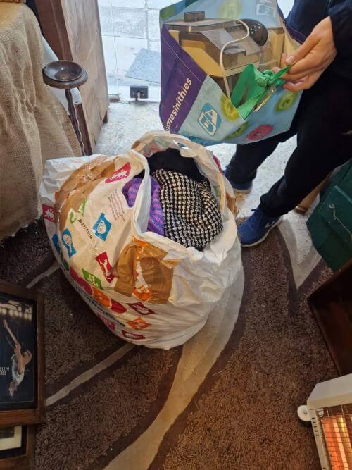 Παραδώσαμε παιδικά ρούχα και οικιακές συσκευές σε δομή φιλοξενίας έγκυων προσφύγων γυναικών