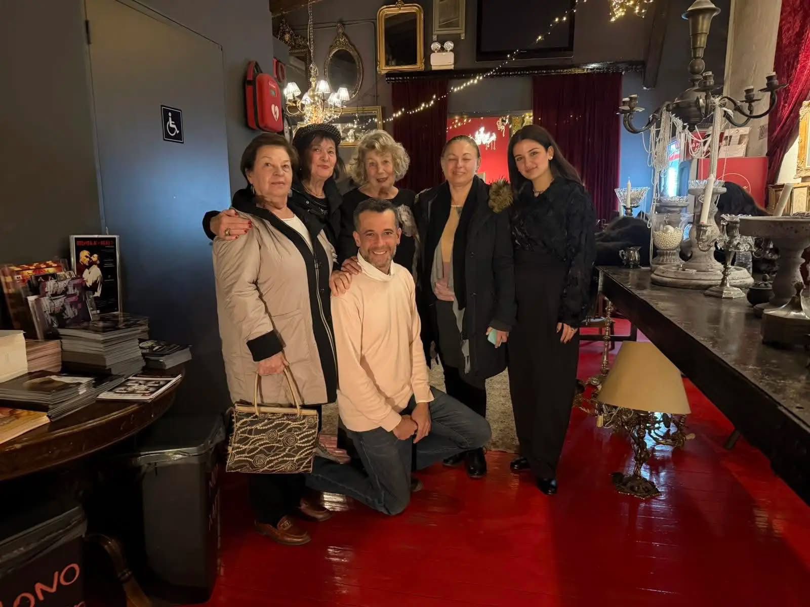 Η Κλειδαρότρυπα και η ΑΜΚΕ ΙΑΣΙΣ πήγαν Θέατρο!